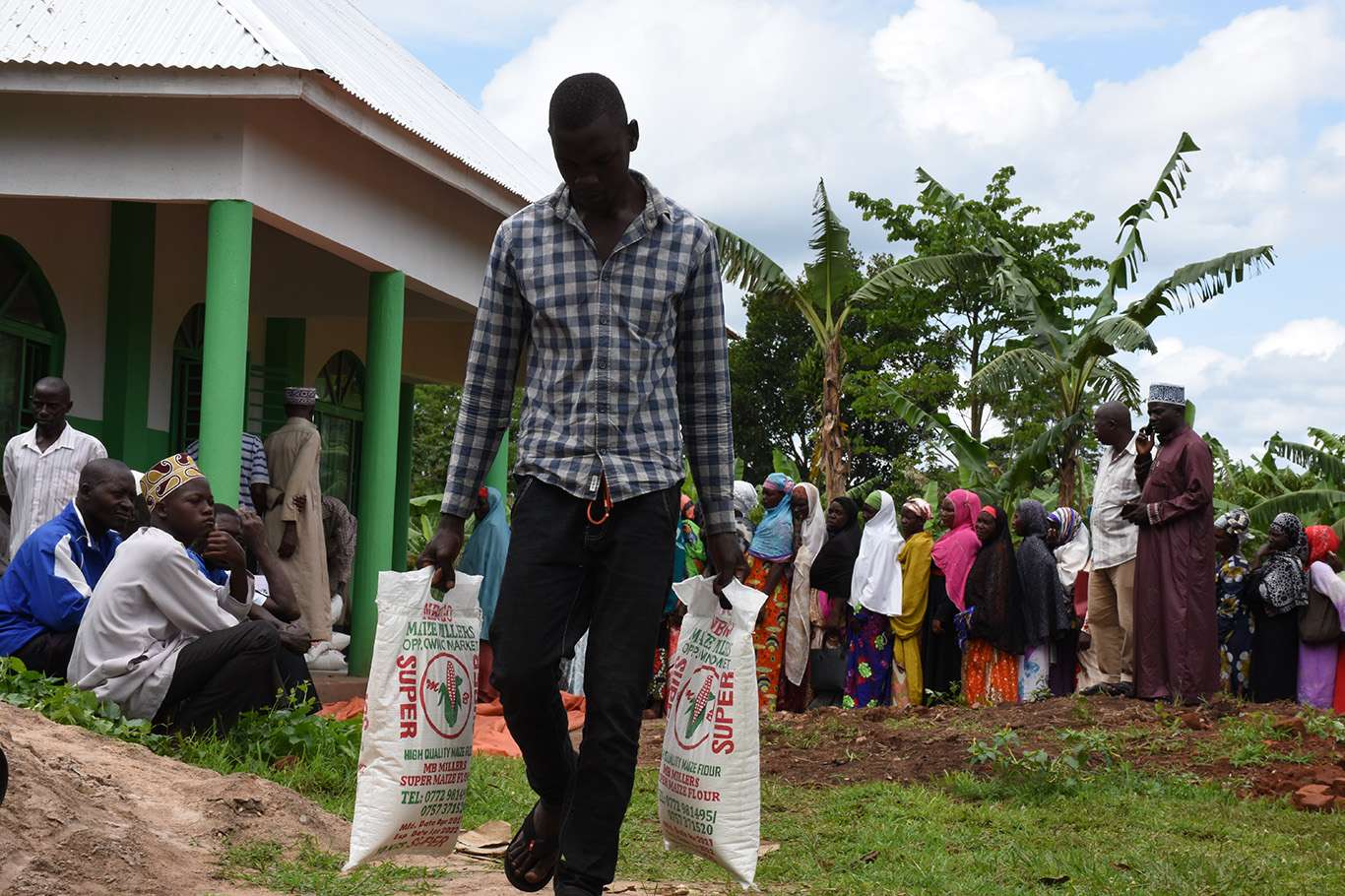 IHO EBRAR Uganda'da yüzlerce aileye gıda yardımını ulaştırdı IHO EBRAR Uganda'da yüzlerce aileye gıda yardımını ulaştırdı